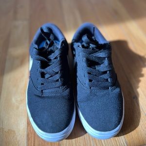 NIKE SB SHOES SNEAKERS BLACK AND WHITE